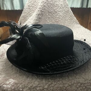 Elegant Black Hat with Feather Detail